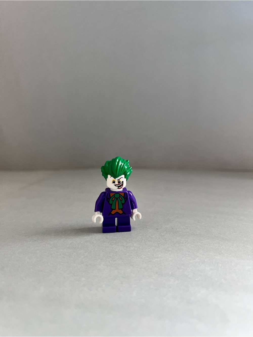 LEGO DC Comics Super Heroes The Joker Minifigure